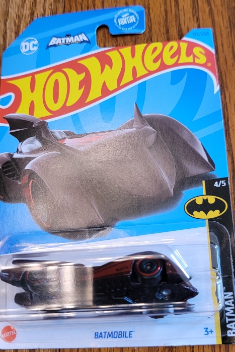 2023-hot-wheels-batmobile-hkg98-001.jpg