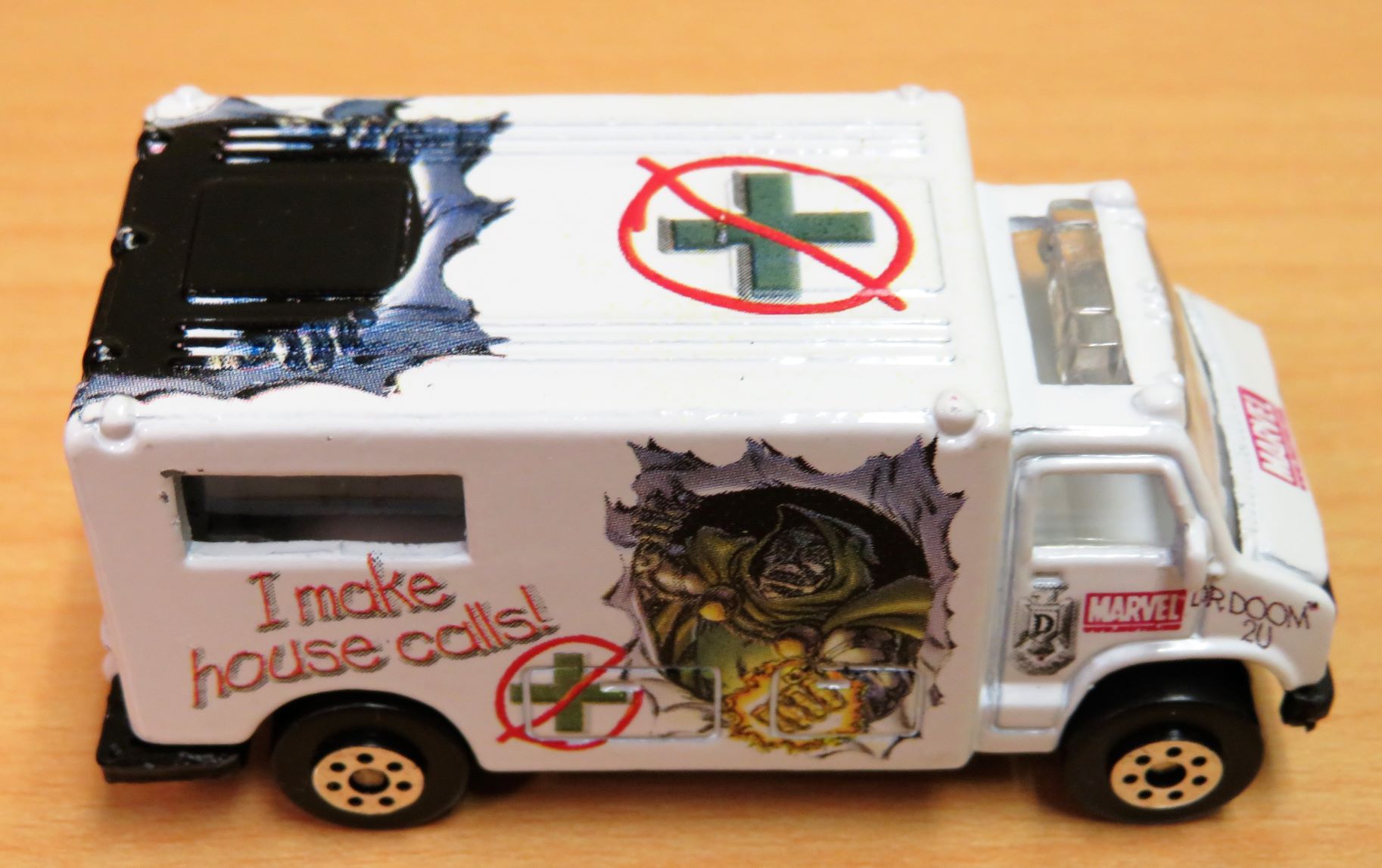 maisto-dr-doom-ambulance-01.jpg