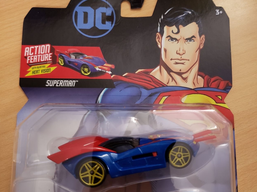hot-wheels-character-cars-dc-comics-superman-heat-vision-01.jpg