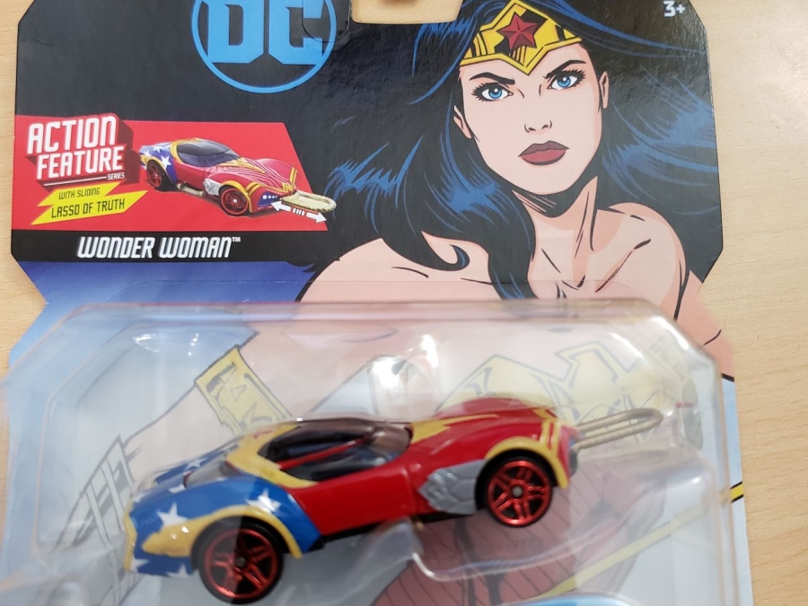 hot-wheels-character-cars-dc-comics-wonder-woman-lasso-02.jpg