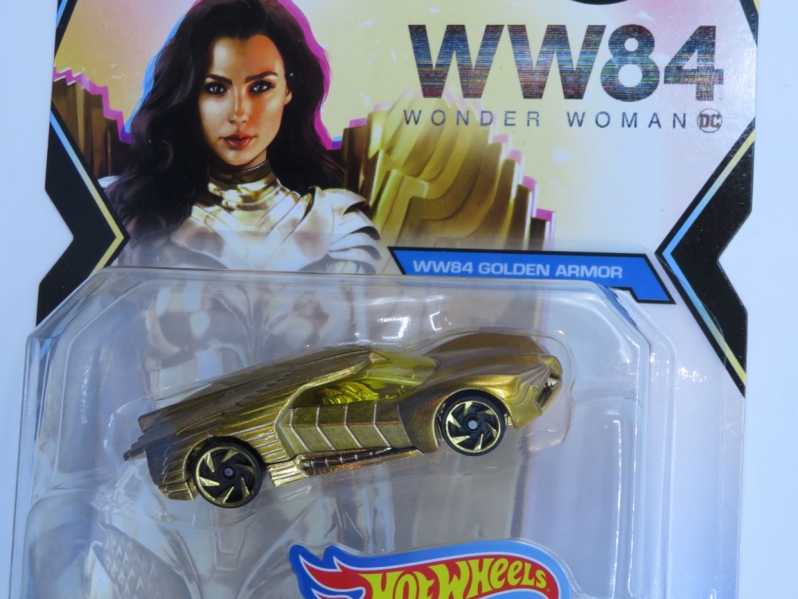 hot-wheels-character-cars-dc-wonder-woman-ww84-01.jpg