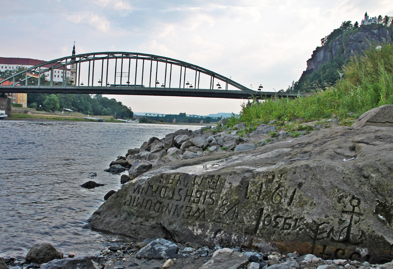 Hunger Stone in Elbe River in D??ín.