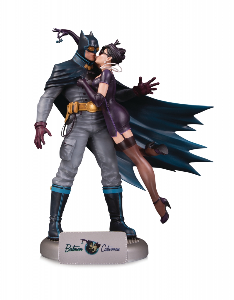 DC Bombshells Batman and Catwoman Statue