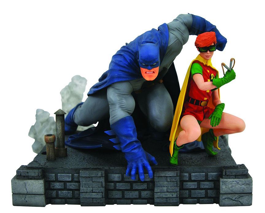 Dark Knight Returns Batman & Robin PVC Diorama